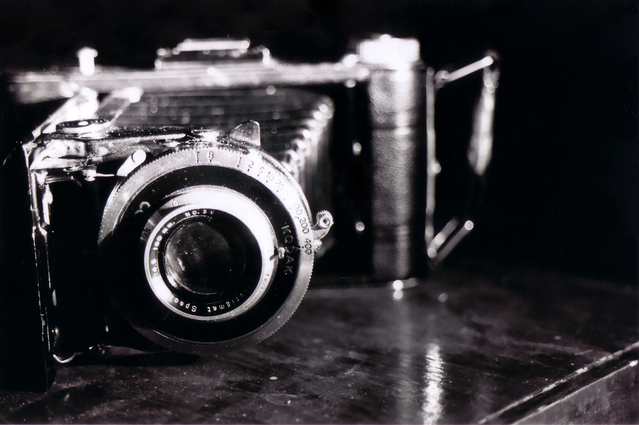 old-camera-1421654-639x424