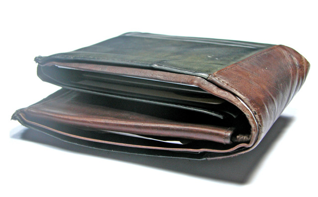 wallet-1555063-639x396